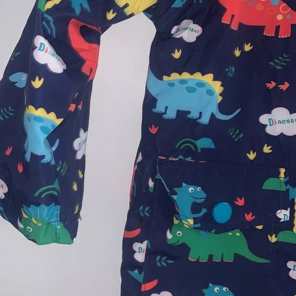 Boys 4T-5T raincoat like new - Picture 3 of 5